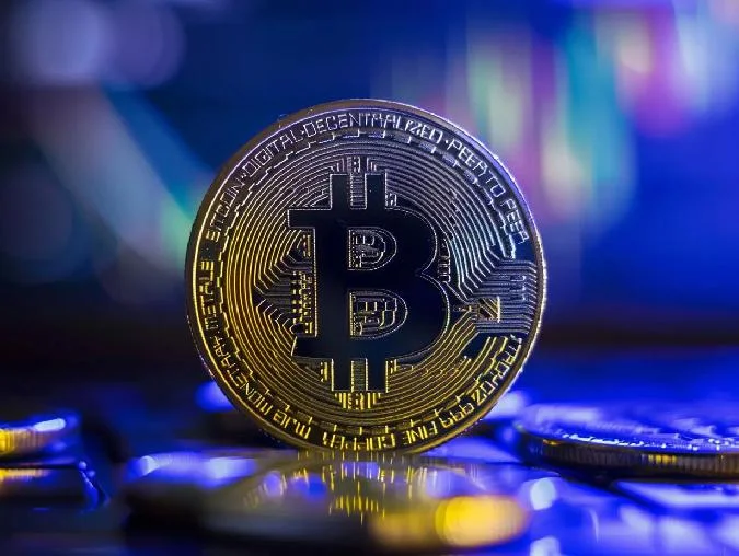 IntoTheBlock показал, что процент держателей биткоинов, получающих прибыль, упал примерно до 75% . Btc