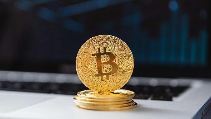 Биткоин и основные альткоины на данный момент стабильны, но внезапная ликвидация с выходных по 8/5 привела к серьезной встряске. Были ликвидированы миллиарды позиций с привлечением заемных средств, и, несмотря на текущую стабильность, цены технически находятся под давлением. Ethereum