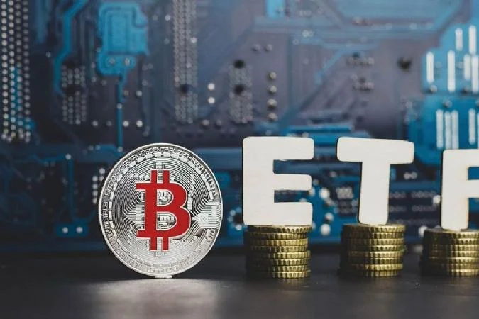 Гонконг станет первым городом в Азии, где появятся места для биткоин-ETF, когда уже на следующей неделе будет объявлено о первых разрешениях. Эти сроки значительно превышают ожидания отрасли, которая ожидала, что это произойдет в конце этого года. Btc