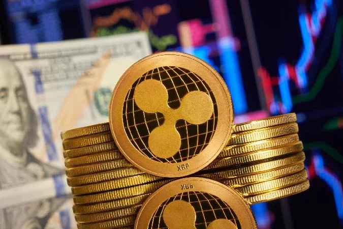 Стюарт Алдероти, CLO компании Ripple, заявил, что SEC продолжает терпеть юридические поражения в деле Говила. По словам г-на Алдероти, Комиссия потерпела очередное поражение, когда Второй округ отказался пересмотреть свое решение по делу Говила о том, что SEC не имеет права взыскивать компенсацию с продавца, если покупатель не понес экономического ущерба. Ripple