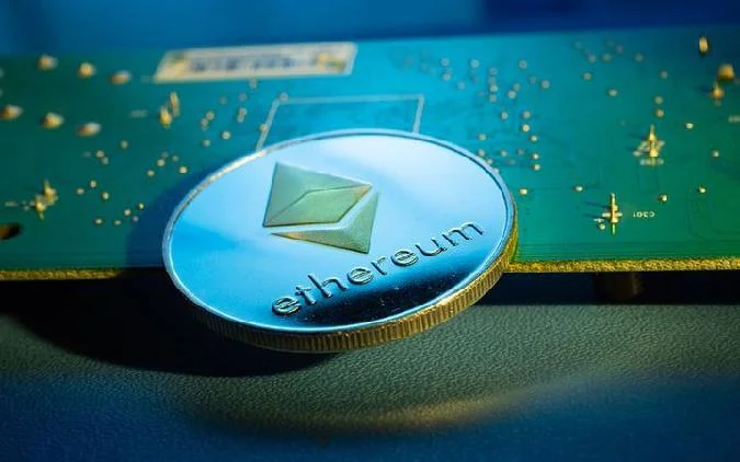 Протокол совместим с сетью Ethereum Virtual Machine (EVM), что позволяет создавать, развертывать и переносить приложения на базе Ethereum без переписывания базового кода. Ethereum