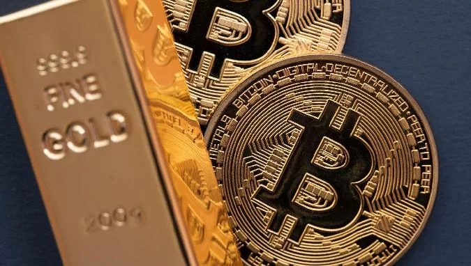 Золото против биткоина: что лучше для хранения?. Btc