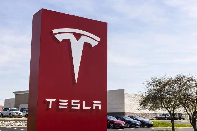 Компания Элона Маска Tesla Inc TSLA официально сделала Dogecoin DOGE/USD доступным способом оплаты, хотя и с некоторыми ограничениями. Dogecoin