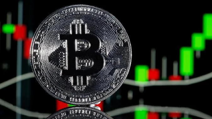 Lamministratore delegato di Fundstrat ha dichiarato alla CNBC allinizio di aprile che il bitcoin raggiungerà sicuramente un massimo storico questanno e ha previsto che la criptovaluta potrebbe raggiungere i 150.000 dollari nel 2024 e i 500.000 dollari nel lungo termine. Bitcoin