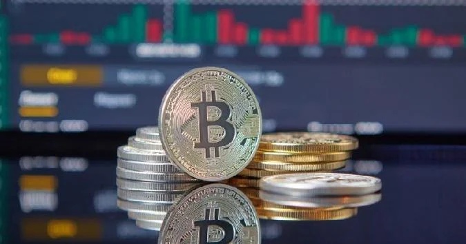 由于比特币跌破93,000，美国的比特币基金ETF周一出现大量资金流出。只有贝莱德的iShares Bitcoin Trust (IBIT)和Grayscale的Bitcoin Mini Trust (BTC)出现了资金流入。 Bitcoin