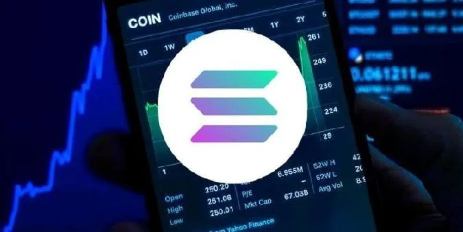 ETF REXOsprey Solana Staking дебютировал с $12 млн притока и $33 млн объема торгов, став первым американским ETF, предлагающим одновременно спот Solana и вознаграждение за стейкинг. . Solana