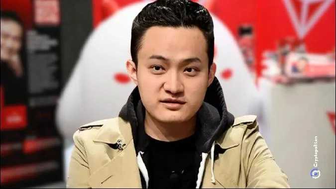 Ten Ten behauptet, dass Justin Sun die Identitäten von zwölf Mitarbeitern benutzt hat, um Konten auf Binance zu erstellen und dann TRX-Token zu verkaufen. Sie veröffentlichte deren Namen, Positionen und Arten von Informationen, die angeblich den Insiderhandel beweisen. . Trx