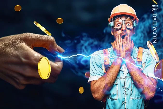 Решение Core Scientific о продаже биткойнов указывает на существенные сдвиги в стратегии. Фирма, некогда являвшаяся одним из ведущих публичных добытчиков биткоина в США, отходит от исключительно майнинговой деятельности. Теперь фокус смещается на предоставление услуг по размещению систем ИИ высокой плотности и высокопроизводительных вычислений (HPC). . Core
