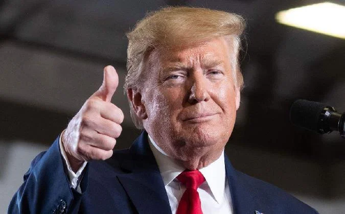 Trumps Finanzerklärung für das Jahr 2025 wurde am 30. Juni 2026 vom Amt für Regierungsethik veröffentlicht. Darin ist ein Nettoerlös in Höhe von 236,25 Millionen Dollar aus dem Verkauf von World Liberty Financial-Token ausgewiesen. . Kryptowährungen
