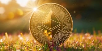 Die Einstellung der Ermittlungen der Securities and Exchange Commission (SEC) gegen Ethereum 2.0 hat dem Ether (ETH) in einem rückläufigen Markt einen deutlichen Schub gegeben. Anfang April hatte ConsenSys die SEC verklagt und behauptet, die Kommission versuche, ETH als Wertpapier zu regulieren, obwohl ETH nicht die Eigenschaften eines Wertpapiers hat. Der heutige ETH-Erfolg hat sich auch auf andere Projekte ausgewirkt, die eng mit Ethereum verbunden sind, darunter Lido DAO (LDO), Ethereum Name Service (ENS) und Maker (MKR). Coinbase Chief Legal Officer Paul Grewal merkt jedoch an, dass die Beendigung der SEC-Untersuchung den Schaden, der dem Rest der Krypto-Industrie entstanden ist, nicht vollständig kompensieren kann. Eth