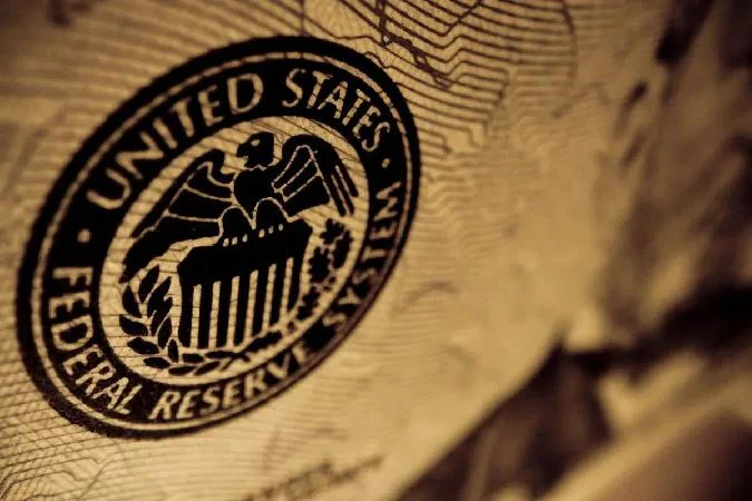 Algunos analistas opinan que la Fed adoptará medidas de flexibilización agresivas ante la ralentización de la inflación. Lunc