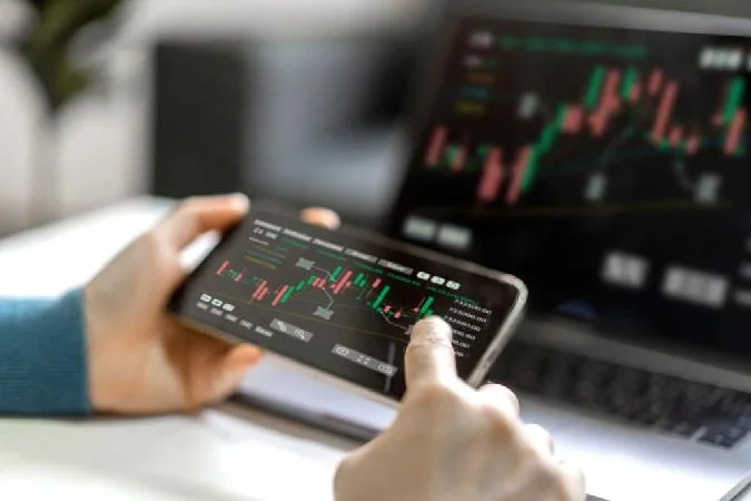 Whale utilizó entonces DAI por valor de 34 millones de dólares para obtener la misma cantidad de Circle USD (USDC) en el intercambio descentralizado 1inch (1INCH), 0xEd0C depositado en una dirección controlada por Binance. Eth