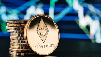 Die Rallye wurde vor allem durch eine Reihe von marktbezogenen Faktoren angetrieben, darunter die erwartete Einführung eines Ethereum-Spot-ETF in den nächsten Tagen. Wie in der Tagesgrafik zu sehen ist, hat die Nachricht, dass die US-Börsenaufsichtsbehörde (SEC) ihre Genehmigung des Formulars 19b-4 beschleunigt hat, seit dem 20. Mai eine Nachfragewelle ausgelöst. Bitcoin