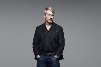 In seinem Beitrag X vom 27. Juli beschrieb Michael Saylor ein bärisches, ein Basisfall- und ein bullisches Szenario und gab seine Prognose für bitcoin für das Jahr 2045 ab. Er stellte fest, dass der digitale Vermögenswert derzeit bei etwa 65.000 $ gehandelt wird und eine Marktkapitalisierung von 1,3 Billionen $ hat, was 0,1 % des weltweiten Vermögens entspricht. Bitcoin