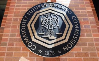 Die Commodity Futures Trading Commission (CFTC) untersuchte kürzlich einen Fall von Meme-Betrug, in den der prominente Kryptowährungs-YouTuber Ben Armstrong, auch bekannt als BitBoy, verwickelt war. Token