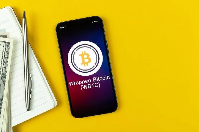 El bitcoin envuelto (wBTC) representa alrededor del 10% del exceso de reservas de garantía de la stablecoin DAI, que los inversores están considerando retirar de la garantía. Esta decisión podría ser la base de una liquidación de bitcoin (BTC) si los inversores deciden rescatar sus reservas de wBTC tras las polémicas declaraciones de Bitgo. Wbtc