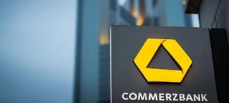 Commerzbank, una de las mayores instituciones financieras de Alemania, está dando un paso importante hacia las criptodivisas al ofrecer servicios de comercio de bitcoin y Ethereum a sus clientes corporativos. Criptodivisas