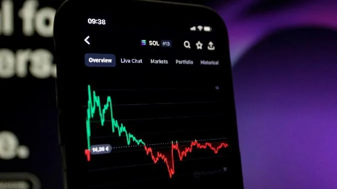El Sr. Santana reveló su objetivo siguiendo una estrategia de compra y venta cuando los precios están subiendo en un gráfico bajista. Sin embargo, el experto en trading también identificó los niveles de 185 $ y 170 $ como puntos de entrada ideales para esta operación premium. Solana