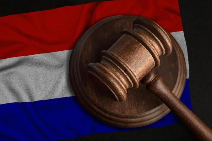 En las últimas semanas, se ha producido un descenso de la actividad en el mercado de monedas estables, lo que indica que los participantes en el mercado se muestran cautos y reacios a invertir activamente en criptoactivos. El gráfico de dominancia confirma esta tendencia, que refleja la falta de entusiasmo entre los inversores. Bitcoin