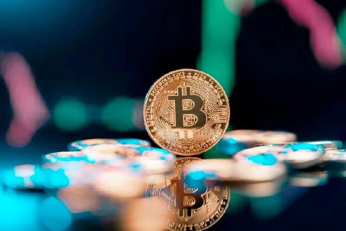 Bitcoin (BTC) ist in den November gestartet, nachdem er den psychologischen Widerstand bei 70.000 $ durchbrochen hatte, nachdem er sich mehrere Tage lang auf diesem Niveau gehalten hatte. Mit Beginn des neuen Monats hat Finbold die historischen Renditen von Bitcoin analysiert und eine BTC-Kursprognose für den 30. November erstellt. Bitcoin
