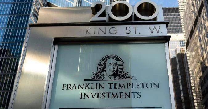 Franklin Templeton ha ampliado su fondo del mercado financiero público estadounidense en línea (FOBXX) que se negocia en la blockchain de Ethereum para ampliar su presencia en la red de activos tokenizados. Blockchain