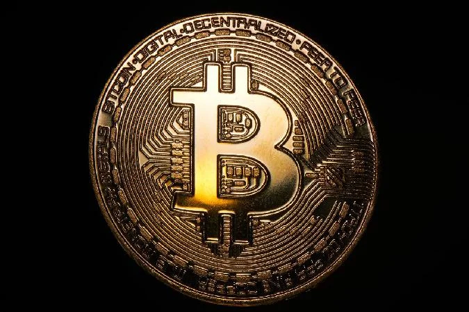 Le prix du bitcoin oscillait autour de 95 000 dollars vendredi après avoir franchi la barre des 108 000 dollars au début de ce mois. Le prix de la plus grande crypto-monnaie du monde sest stabilisé autour de 95 000 dollars après les vacances de Noël, les investisseurs sattendant à ce quil augmente en 2025. Bitcoin