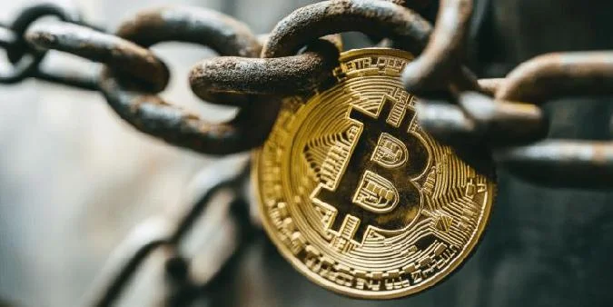 Lappel dElizabeth Warren en faveur dune surveillance accrue intervient alors que la future administration Trump cherche à adopter une position favorable aux crypto-monnaies. Fis