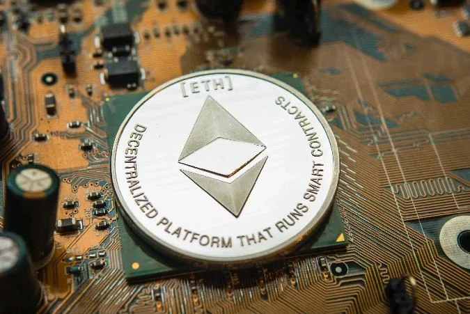 Ethereum Foundation is considering offering $1bn in ETH Ethereum-Mitbegründer Vitalik Buterin hat kürzlich angedeutet, dass die Ethereum Foundation die Möglichkeit prüft, ihre massiven ETH-Reserven anzubieten, die derzeit mit fast 1 Mrd. $ bewertet werden. . Ethereum