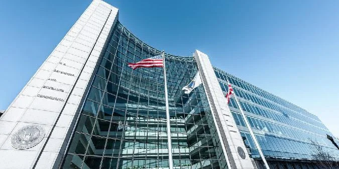 Die SEC hat am Donnerstag das Staff Accounting Bulletin (SAB) 121 aufgehoben und signalisiert damit einen Wandel in der Herangehensweise an die Regulierung von Kryptowährungen unter Kommissarin Hester Pearce, die nun die neu geschaffene Cryptocurrency Task Force leitet. . Kryptowährungen