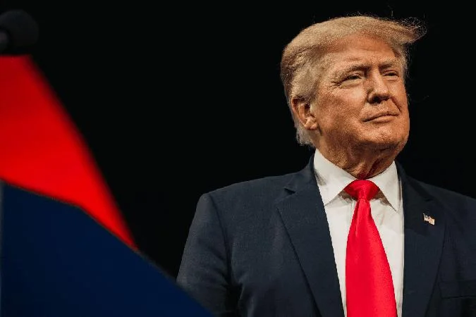 Die Trump Organisation hat die TRUMP-Marke für eine virtuelle Welt mit einem Marktplatz für digitale Güter lanciert - . Nft