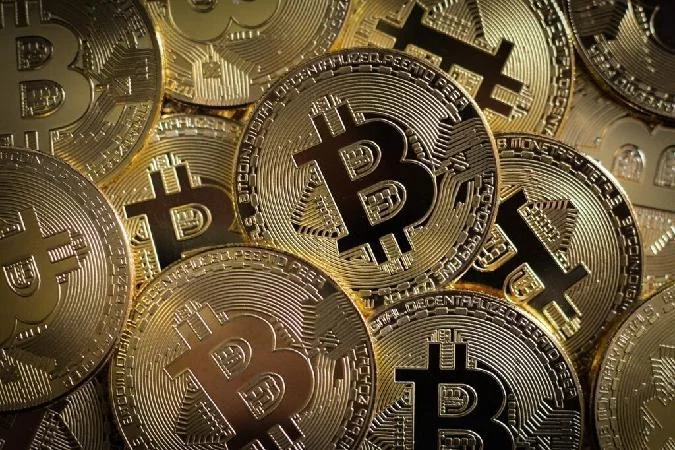 Bitcoin, Ethereum und Dogecoin steigen aufgrund von Trumps Ankündigung einer strategischen Kryptowährungsreserve: Analysten halten ein neues ATH BTC noch in diesem Monat für möglich Was geschah: Bitcoin machte seine Verluste wieder wett, nachdem er am Fr. Bitcoin