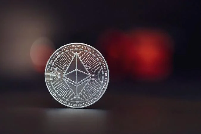 Am 11. März reichte die Börse Cboe BZX bei der US Securities and Exchange Commission (SEC) einen Antrag ein, um dem Ethereum Spot Exchange Traded Fund (ETF) von Fidelity zu erlauben, auf seine Ether-Assets zu wetten. Fidelity