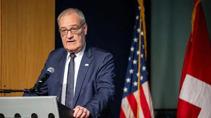 Die Schweiz fordert die USA auf, von Zöllen abzusehen und betont den zollfreien Zugang und die Investitionen. . Sei