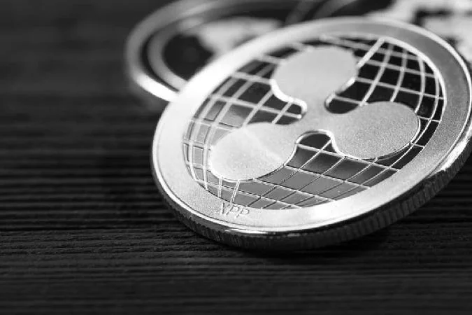 Криптоаналитик предсказывает, что XRP имеет шансы достичь двузначной стоимости, вплоть до $30, основываясь на прошлых данных о цене Bitcoin (BTC). . Xrp