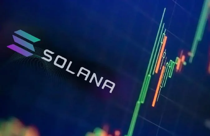 По мнению известного технического аналитика Али Мартинеса, Solana (SOL) может вот-вот совершить большой прорыв, поскольку на долгосрочном графике актива сформировалась классическая фигура чашка с ручкой. . Sol