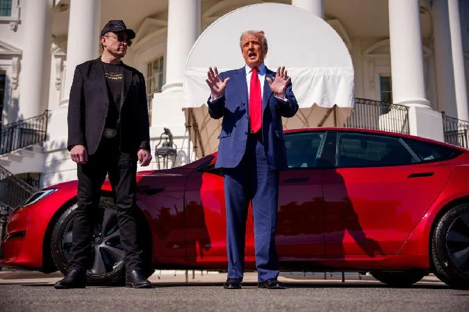 Inmitten der wachsenden öffentlichen Feindseligkeit zwischen Präsident Donald Trump und Elon Musk fielen die Aktien von Tesla (Nasdaq: TSLA) um mehr als 5 % und fielen am 1. Juli auf knapp über 300 $. . Bitcoin