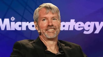 La valeur de Bitcoin est peut-être modérée, mais la machine à rumeurs est active. La dernière en date a été lancée par Michael Saylor, dont le bref message Big Week, accompagné dune image de son portefeuille, a amené les traders à se demander si Strategy prévoyait dacheter plus de BTC pour ajouter à leurs réserves déjà considérables. Btc