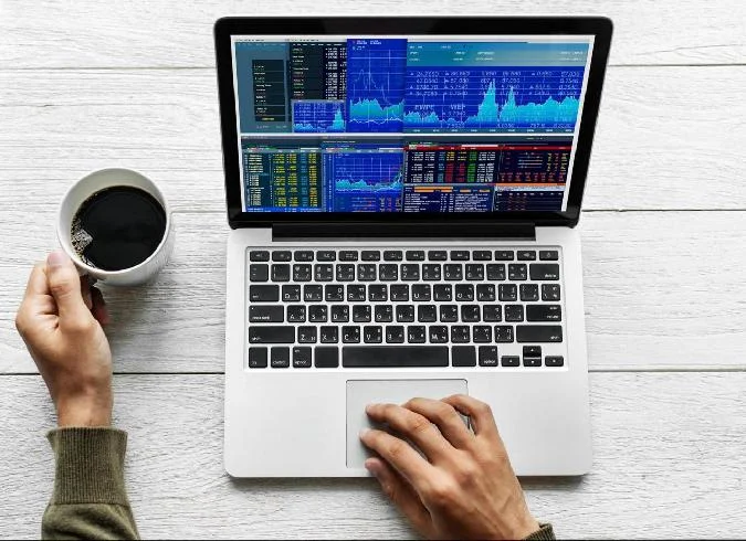 Cette semaine a vu un développement majeur dans le monde des crypto-monnaies, car le géant de la finance traditionnelle, Vanguard, a finalement ouvert laccès à ses ETF de crypto-monnaies au grand pub. Ont