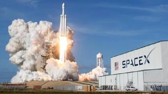 Une partie substantielle du produit de lintroduction en bourse devrait être utilisée pour financer des projets de construction dinstallations informatiques orbitales - une sorte dinfrastructure spatiale alimentée par lénergi. Starlink