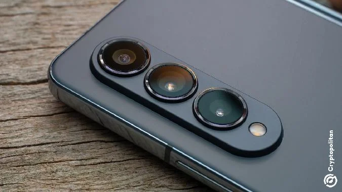 Le marché mondial des téléphones portables devrait diminuer de 2,1 % dici 2026 en raison dune pénurie de puces mémoire pour les besoins de lintelligence artificielle, ce qui entraînera une augmentation des coûts de 6,9 % . . Ach