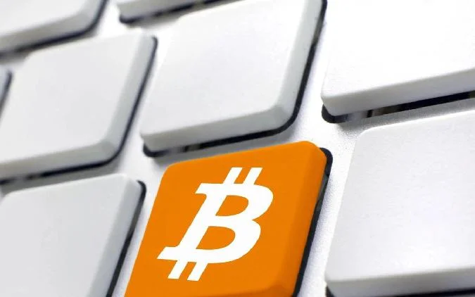 Selon CryptoQuant, le Bitcoin subit actuellement une pression de vente tactique sur Binance, mais ne présente pas le type de flux dordres asymétriques qui annonce généralement un renversement majeur. Malgré laugmentation de lactivité de vente, les indicateurs de liquidité suggèrent que le marché absorbe cette pression plutôt que de capituler. . Bitcoin