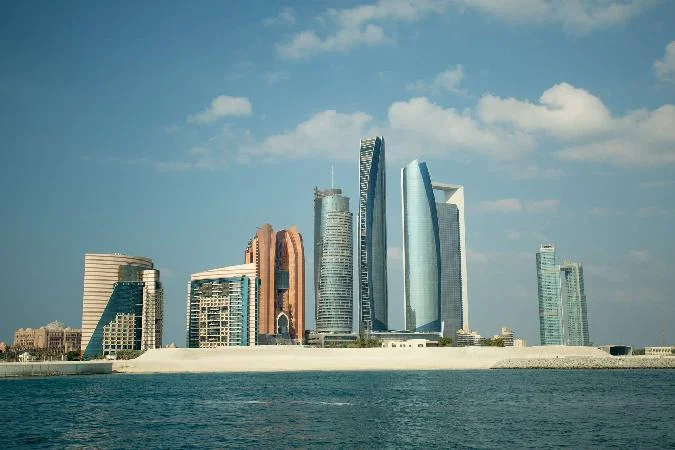 Cette initiative, décrite dans le document de travail n° 1 de 2026, vise à apporter une clarté juridique aux sociétés de minage de crypto-monnaies opérant dans le centre financier dAbou Dhabi ou gérées à partir de celui-ci. . Op