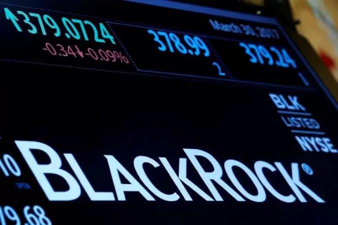 BlackRock, lune des principales sociétés de gestion dactifs au monde, a dévoilé une déclaration révisée concernant son fonds négocié en bourse iShares Ethereum, qui comprend désormais un mécanisme de jalonnement. . Bitcoin