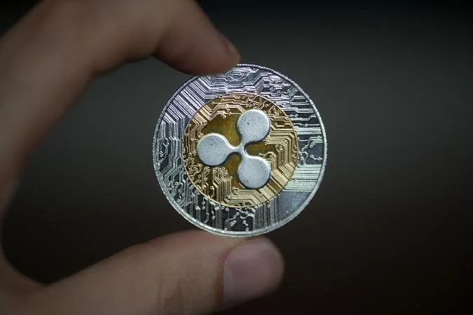 O aumento das saídas líquidas nas plataformas de negociação geralmente indica o desejo dos investidores de realizar suas participações ou trocar moedas, o que aumenta a pressão dos vendedores no mercado. Consequentemente, quando os fluxos líquidos dos grandes detentores se tornam negativos, isso indica uma diminuição do sentimento de baixa neste grupo de investidores. . Xrp