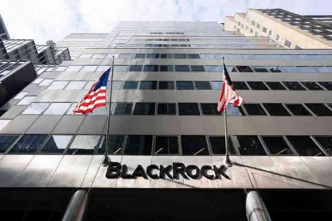 BlackRock hat die Verkäufe seiner Kryptowährungs-ETFs deutlich gesteigert und verzeichnete in der vergangenen Woche Abflüsse von mehr als 1,21 Milliarden Dollar aus Bitcoin- (BTC) und Ethereum- (ETH) Fonds. . Bitcoin