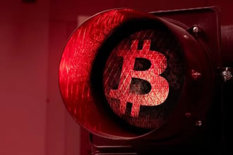 В выпуске Casual Friday от 30 мая авторитетные крипто-трейдеры Cred и DonAlt заявили, что месячное закрытие цены биткоина имеет решающее значение, поскольку актив приблизился к месячной зоне сопротивления в диапазоне $82 000$83 000. . Смарт-контракты