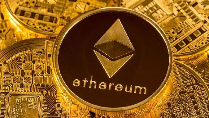 Компания BitMine Immersion Technologies включила в свой баланс заметную долю Ethereum, однако рыночная реакция демонстрирует, что инвесторы не всегда однозначно одобряют каждое решение корпоративных криптовалютных казначейств. . Eth
