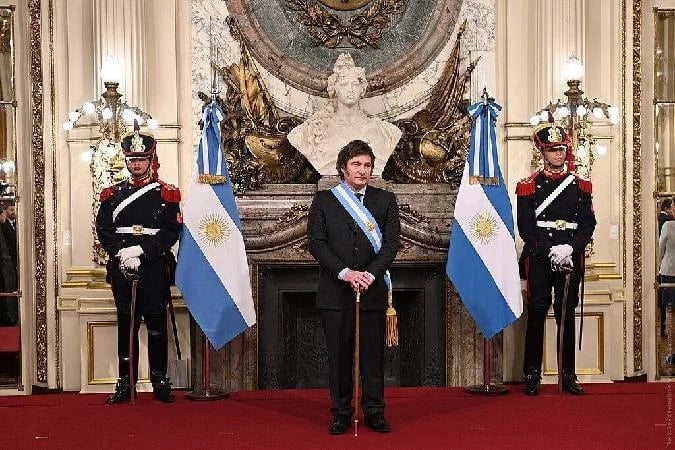 Presidente argentino, Javier Miley, es un ferviente partidario de la competencia de divisas: \. Sol