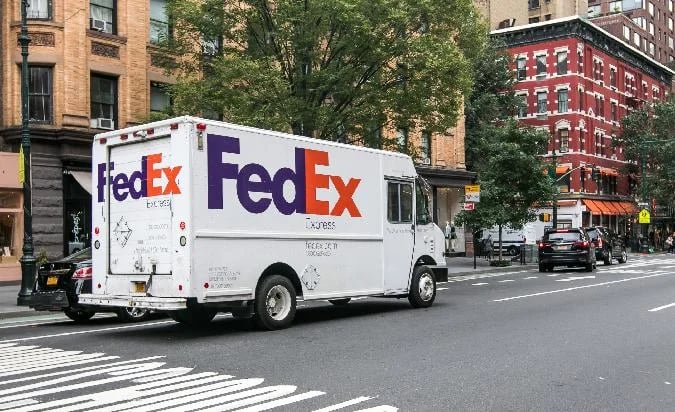 Die Aktien von Fedex Corp. (NYSE:FDX) stiegen am Mittwoch im vorbörslichen Handel nach der Bekanntgabe der Ergebnisse für das vierte Quartal und das gesamte Geschäftsjahr 2024. Ren