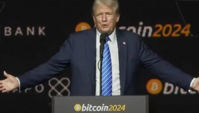 Los precios del bitcoin se movieron significativamente después de que el ex presidente de Estados Unidos Donald Trump hablara en la conferencia Bitcoin 2024 en Nashville, donde reveló planes para crear una Reserva Nacional Estratégica de Bitcoin si es reelegido. Bitcoin